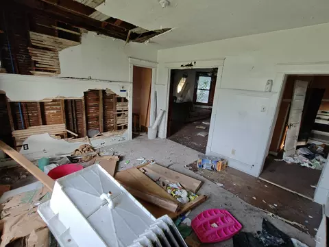 Entry Way - 708 Harrison St, Gary, IN 46402 photo 4 of 11