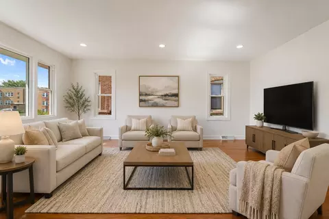 Living - 1609 Davis Ave, Whiting, IN 46394 photo 2 of 9