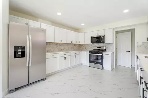 Kitchen - 1609 Davis Ave, Whiting, IN 46394 photo 2 of 3