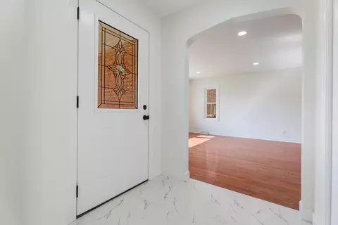 Entry Way - 1609 Davis Ave, Whiting, IN 46394 photo 1 of 2