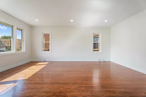 Living - 1609 Davis Ave, Whiting, IN 46394 photo 1 of 9