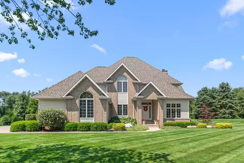 592 Shatz Dr, Valparaiso, IN 46385