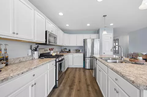 Kitchen - 15406 W 102nd Pl, Dyer, IN 46311 photo 2 of 2