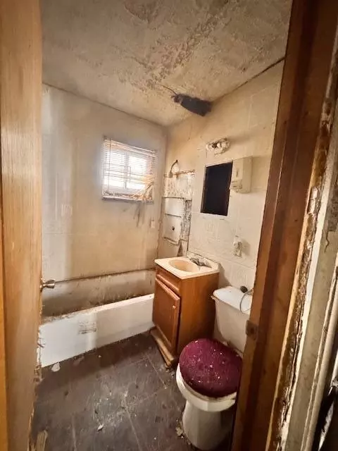 Bath - 2301 E 20th Ave, Gary, IN 46407 photo 1 of 1