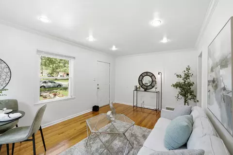Living - 2903 Wabash Ave, Gary, IN 46404 photo 2 of 3