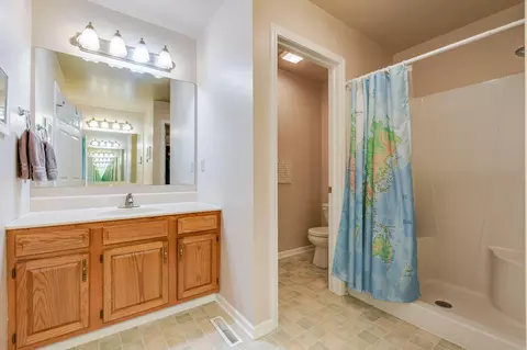 Bath - 206 Fieldstone Dr, Porter, IN 46304 photo 2 of 2