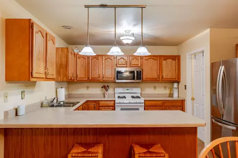 Kitchen - 206 Fieldstone Dr, Porter, IN 46304 photo 2 of 3