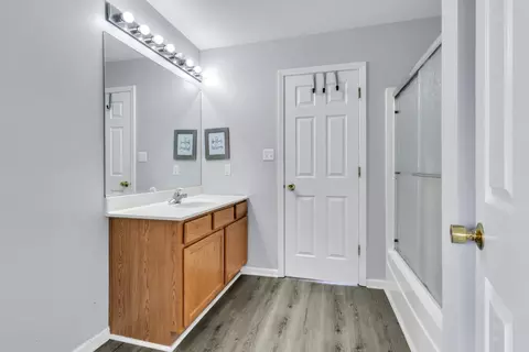 Bath - 883 Flagstone Dr, Dyer, IN 46311 photo 2 of 3