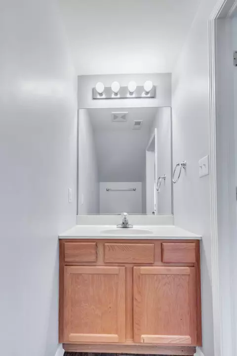 Bath - 883 Flagstone Dr, Dyer, IN 46311 photo 1 of 3