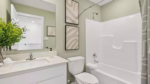 Bath - 548 E 120th Pl, Crown Point, IN 46307 photo 2 of 3