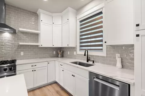 Kitchen - 5927 Dune Harbor Dr, Portage, IN 46368 photo 4 of 6