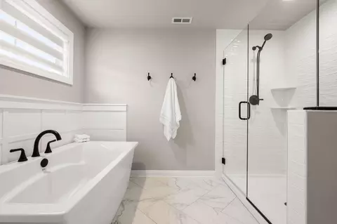 Bath - 5927 Dune Harbor Dr, Portage, IN 46368 photo 3 of 8