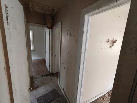 Entry Way - 5925 Forest Ave, Gary, IN 46403 photo 4 of 5
