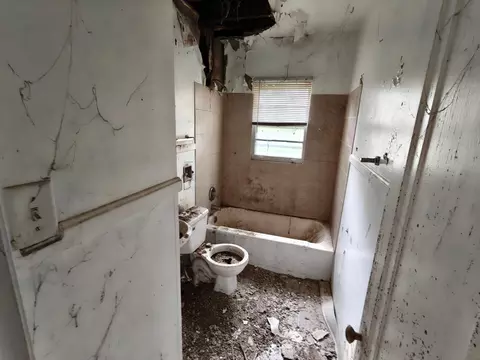 Bath - 5925 Forest Ave, Gary, IN 46403 photo 1 of 2