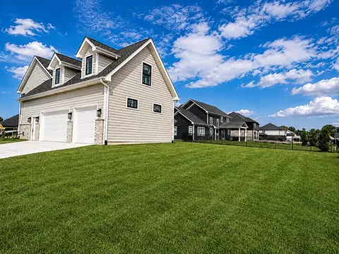 Exterior - 13063 Spirea Ave, Saint John, IN 46373 photo 5 of 6