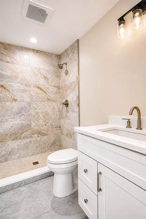 Bath - 13063 Spirea Ave, Saint John, IN 46373 photo 6 of 9