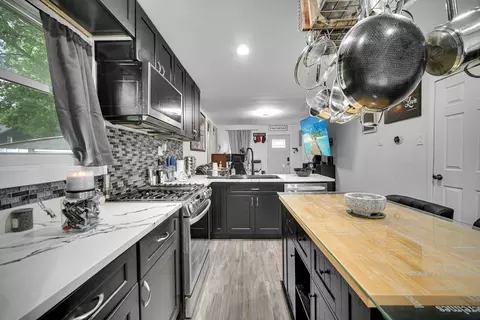 Kitchen - 2817 Beverly Dr, Gary, IN 46408 photo 4 of 5