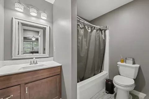 Bath - 759 Ketill Trce, Crown Point, IN 46307 photo 2 of 4