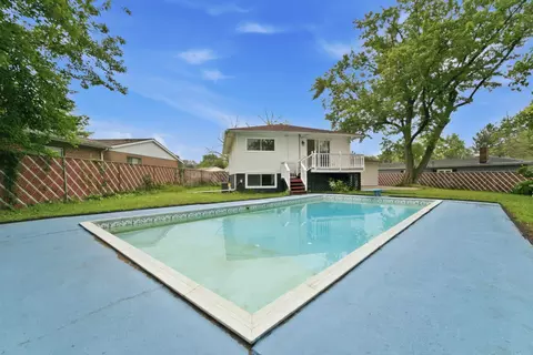Exterior - 1412 N Dwiggins Ave, Griffith, IN 46319 photo 3 of 5