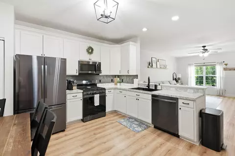 Kitchen - 2493 W 127th Ln, Crown Point, IN 46307 photo 2 of 2
