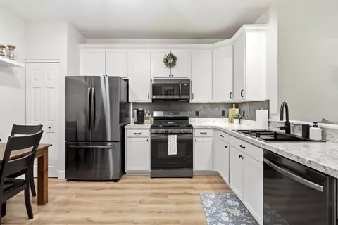 Kitchen - 2493 W 127th Ln, Crown Point, IN 46307 photo 1 of 2