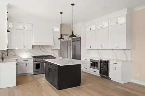 Kitchen - 9701 Sweetspire Ave, Saint John, IN 46373 photo 3 of 10