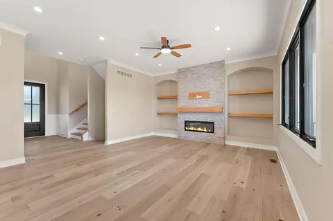 Living - 9701 Sweetspire Ave, Saint John, IN 46373 photo 3 of 4