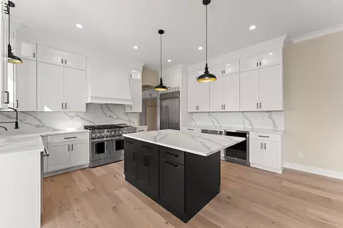 Kitchen - 9701 Sweetspire Ave, Saint John, IN 46373 photo 7 of 10