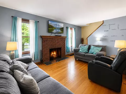 Living - 914 E 176th St, Hammond, IN 46324 photo 1 of 2