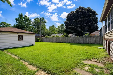 Exterior - 914 E 176th St, Hammond, IN 46324 photo 4 of 5