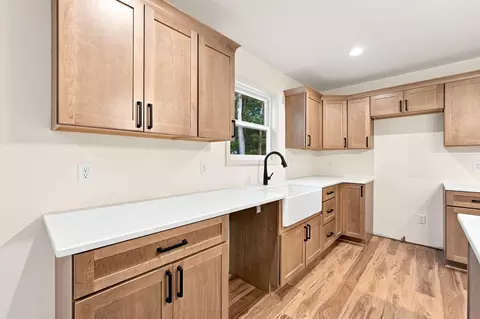 Kitchen - 11252 Quail Run Dr, Wheatfield, IN 46392 photo 4 of 6