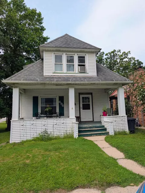 696 Water St, Hobart, IN 46342