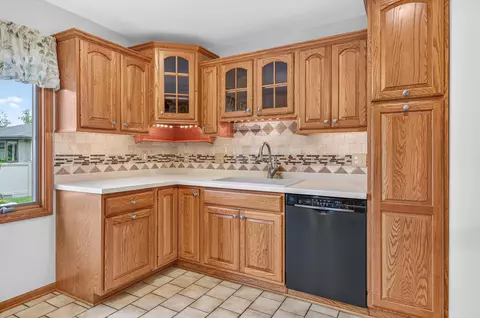Kitchen - 9838 Redbud Rd, Munster, IN 46321 photo 2 of 4