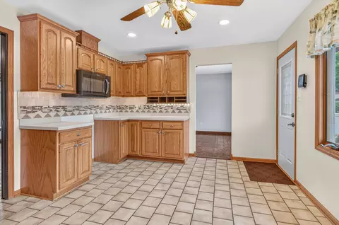 Kitchen - 9838 Redbud Rd, Munster, IN 46321 photo 3 of 4