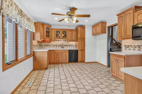 Kitchen - 9838 Redbud Rd, Munster, IN 46321 photo 1 of 4