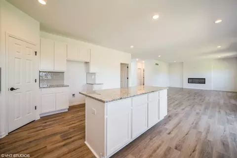 Living - 10510 Kansas St, Crown Point, IN 46307 photo 2 of 2