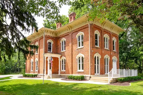 732 W Michigan St, New Carlisle, IN 46552