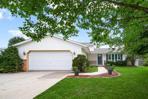 585 Lake Park Dr, Valparaiso, IN 46385