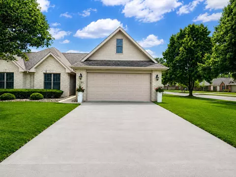 1081 Wildwood Ln, Schererville, IN 46375