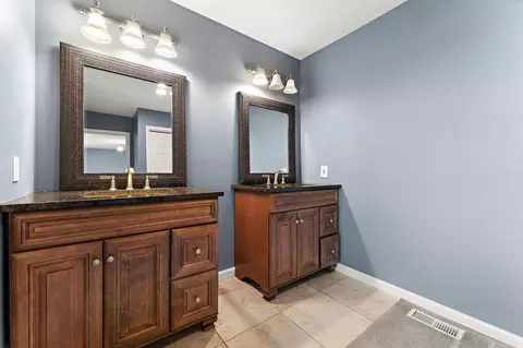 Bath - 930 Cornwallis Ln, Munster, IN 46321 photo 4 of 6