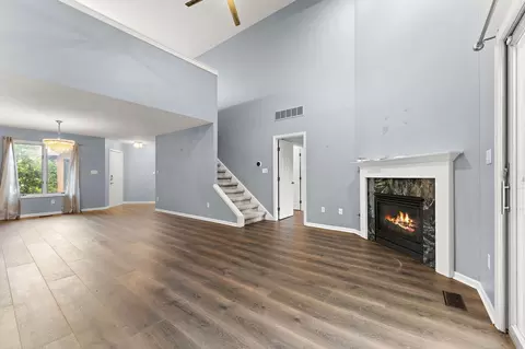 Living - 930 Cornwallis Ln, Munster, IN 46321 photo 2 of 6