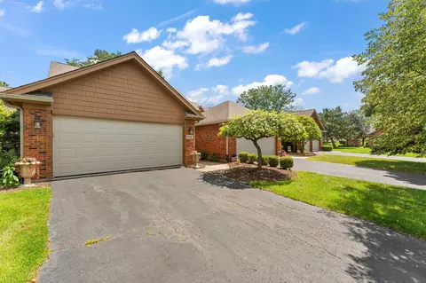 Exterior - 930 Cornwallis Ln, Munster, IN 46321 photo 2 of 6