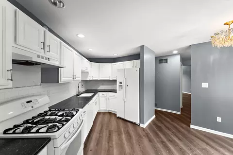 Kitchen - 930 Cornwallis Ln, Munster, IN 46321 photo 2 of 2