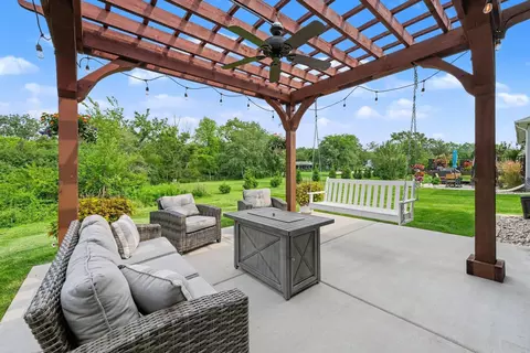 Exterior - 1002 Oak Grove Ct, Crown Point, IN 46307 photo 4 of 5