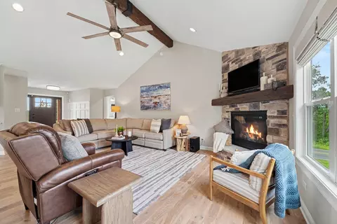 Living - 1002 Oak Grove Ct, Crown Point, IN 46307 photo 3 of 4