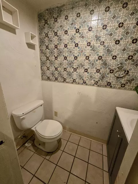 Bath - 4457 E 6th Ave, Gary, IN 46403 photo 1 of 4