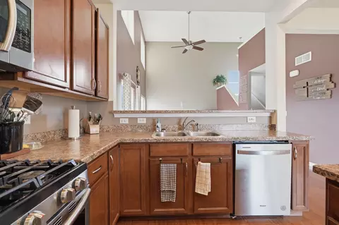 Kitchen - 7745 E 122nd Pl, Crown Point, IN 46307 photo 4 of 5