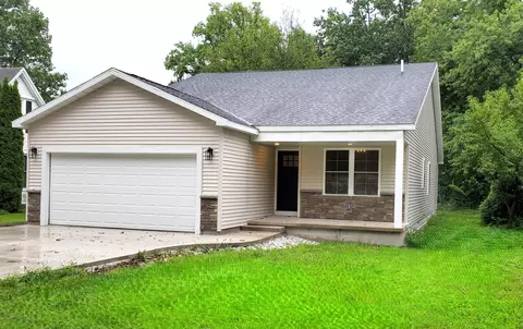 303 E Washington St, Kentland, IN 47951