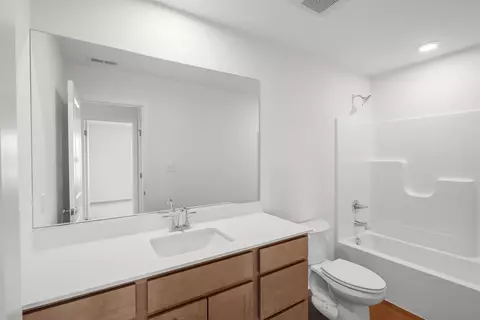Bath - 463 E 130th Ave, Crown Point, IN 46307 photo 2 of 3