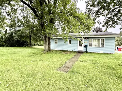 612 S West St, Winamac, IN 46996